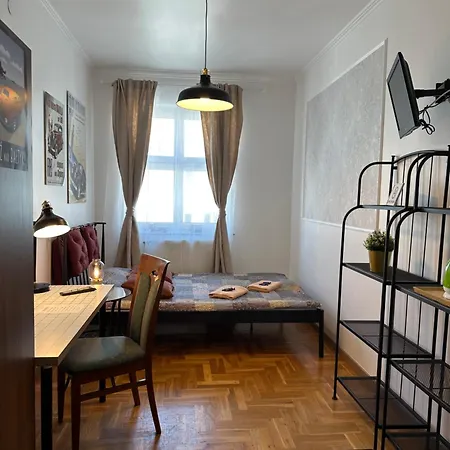 Hostel Happy8 *