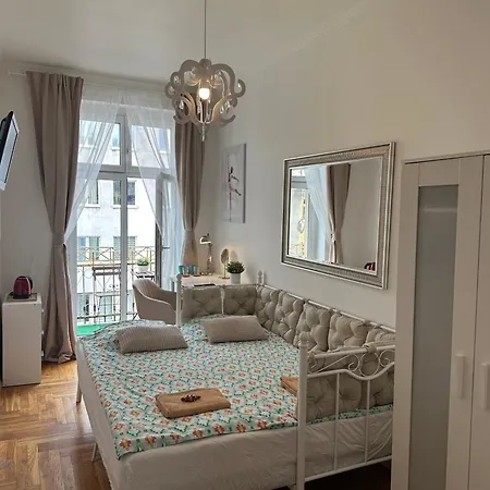 Happy8 ホステル *