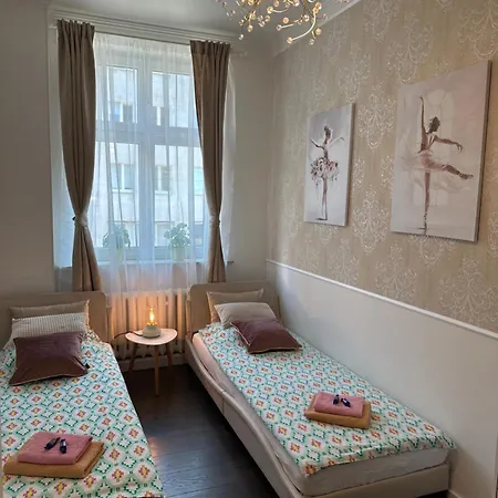 Hostel Happy8 *