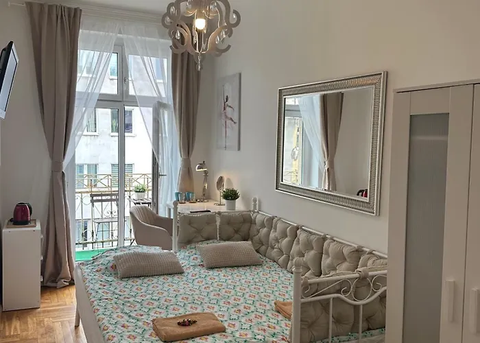 Happy8 אכסניה *